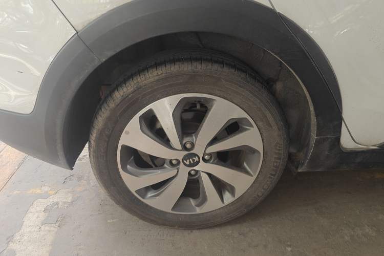 Used Kia KX Cross 2018 1.6L Automatic Dynamic Sunroof Version Exterior 5