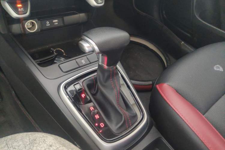 Used Kia KX Cross 2018 1.6L Automatic Dynamic Sunroof Version Gear Lever