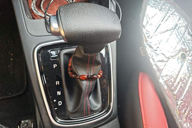 Used Kia KX Cross 2018 1.6L Automatic Dynamic Sunroof Version Gear Lever