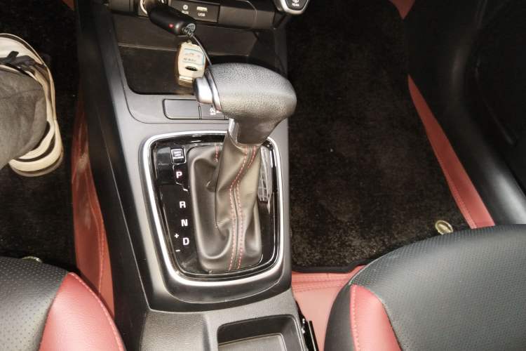 Used Kia KX Cross 2018 1.6L Automatic Dynamic Sunroof Version Gear Lever