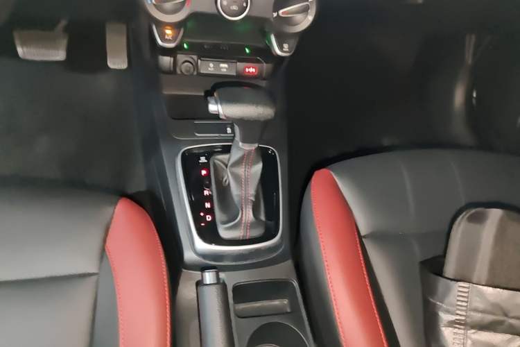Used Kia KX Cross 2018 1.6L Automatic Dynamic Sunroof Version Gear Lever