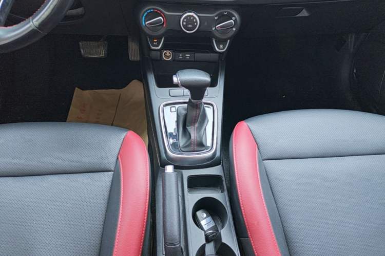 Used Kia KX Cross 2018 1.6L Automatic Dynamic Sunroof Version Gear Lever