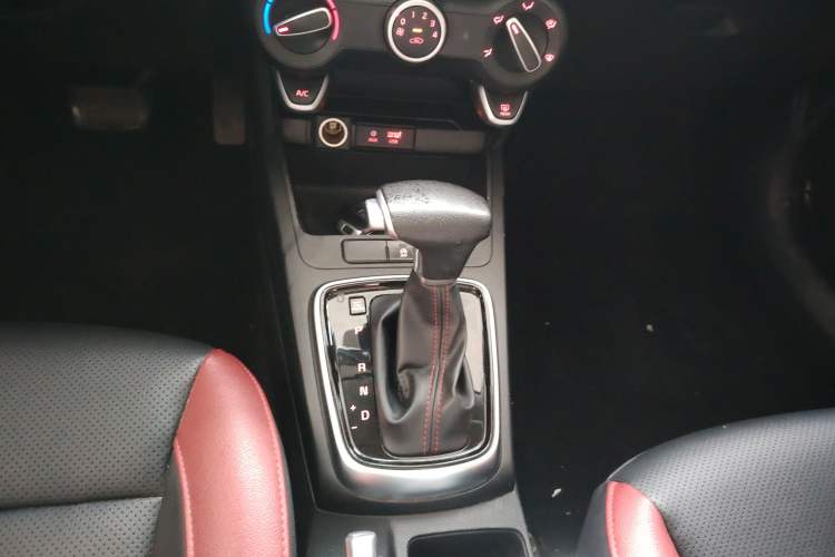 Used Kia KX Cross 2018 1.6L Automatic Dynamic Sunroof Version Gear Lever