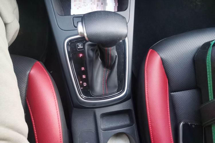 Used Kia KX Cross 2018 1.6L Automatic Dynamic Sunroof Version Gear Lever