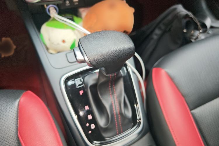 Used Kia KX Cross 2018 1.6L Automatic Dynamic Sunroof Version Gear Lever