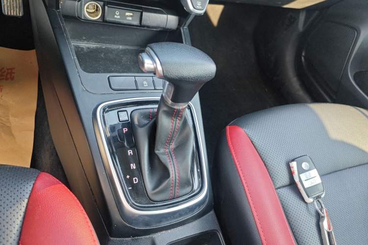 Used Kia KX Cross 2018 1.6L Automatic Dynamic Sunroof Version Gear Lever