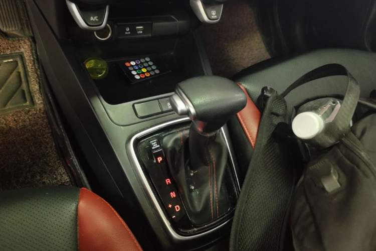 Used Kia KX Cross 2018 1.6L Automatic Dynamic Sunroof Version Gear Lever