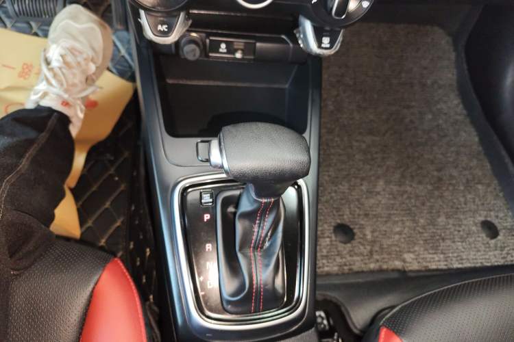 Used Kia KX Cross 2018 1.6L Automatic Dynamic Sunroof Version Gear Lever