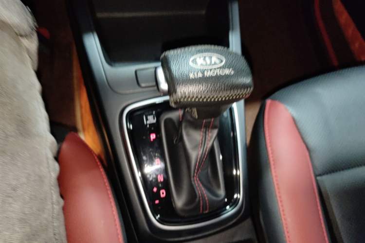 Used Kia KX Cross 2018 1.6L Automatic Dynamic Sunroof Version Gear Lever