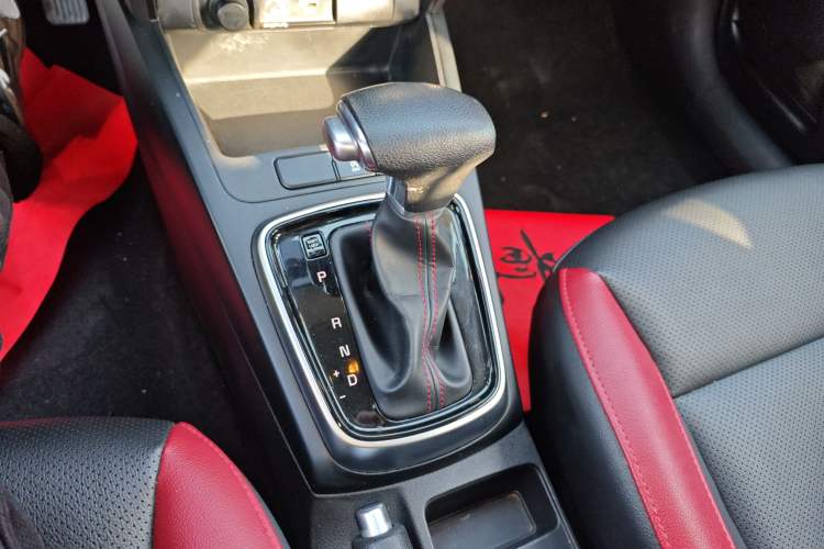 Used Kia KX Cross 2018 1.6L Automatic Dynamic Sunroof Version Gear Lever