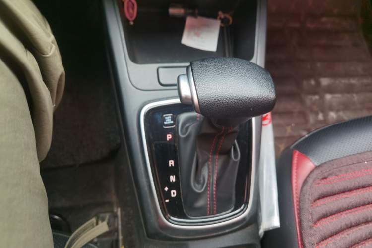 Used Kia KX Cross 2018 1.6L Automatic Dynamic Sunroof Version Gear Lever