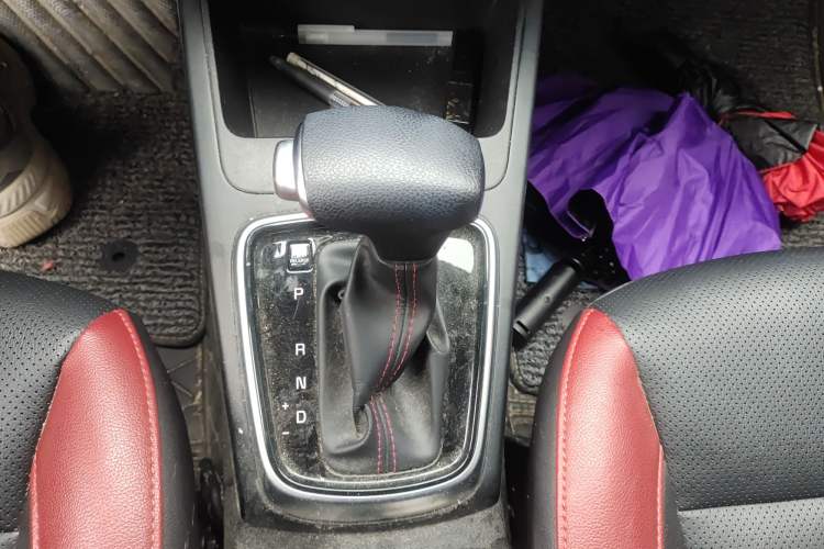 Used Kia KX Cross 2018 1.6L Automatic Dynamic Sunroof Version Gear Lever