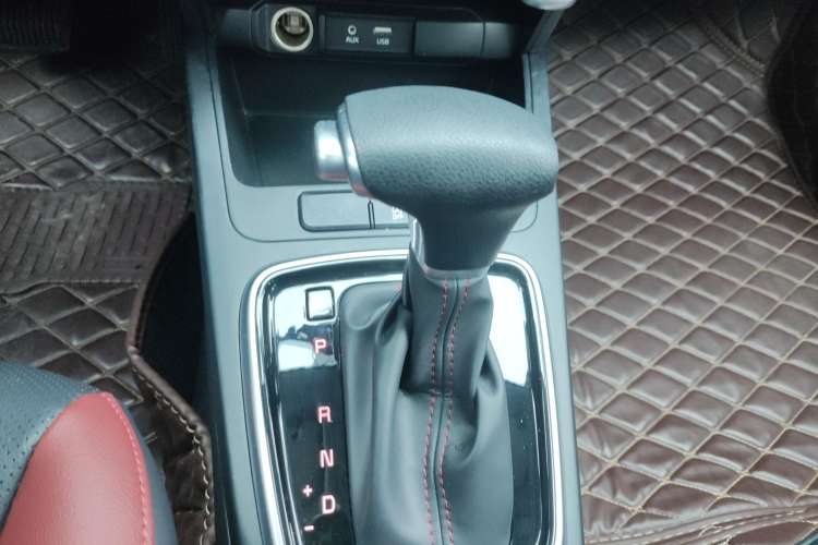 Used Kia KX Cross 2018 1.6L Automatic Dynamic Sunroof Version Gear Lever