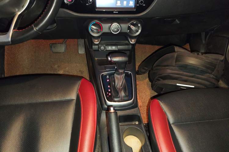 Used Kia KX Cross 2018 1.6L Automatic Dynamic Sunroof Version Gear Lever