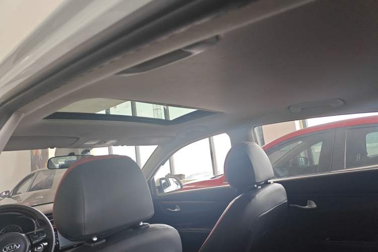 Used Kia KX Cross 2018 1.6L Automatic Dynamic Sunroof Version Headliner