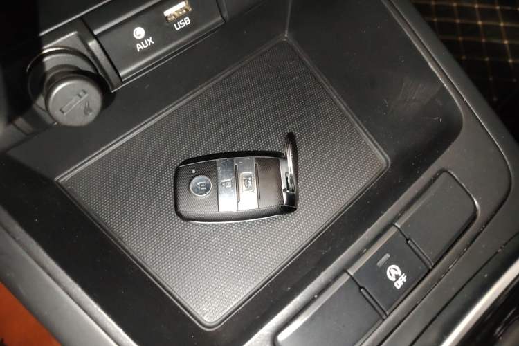 Used Kia KX Cross 2018 1.6L Automatic Dynamic Sunroof Version Interior 1