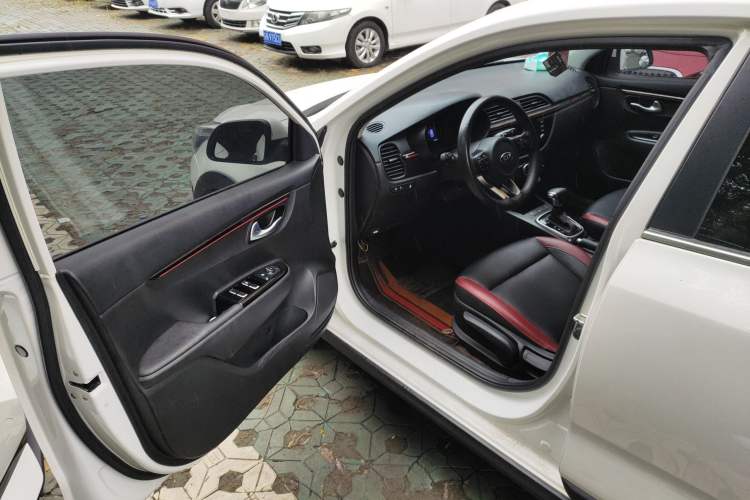 Used Kia KX Cross 2018 1.6L Automatic Dynamic Sunroof Version Interior 2