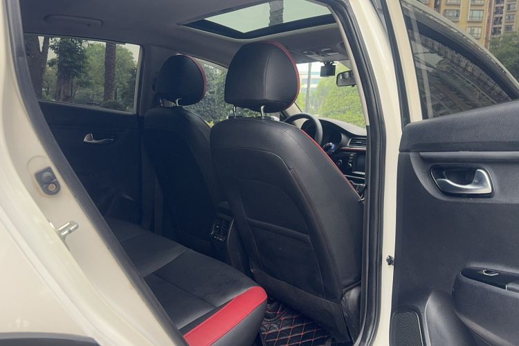 Used Kia KX Cross 2018 1.6L Automatic Dynamic Sunroof Version Interior 2