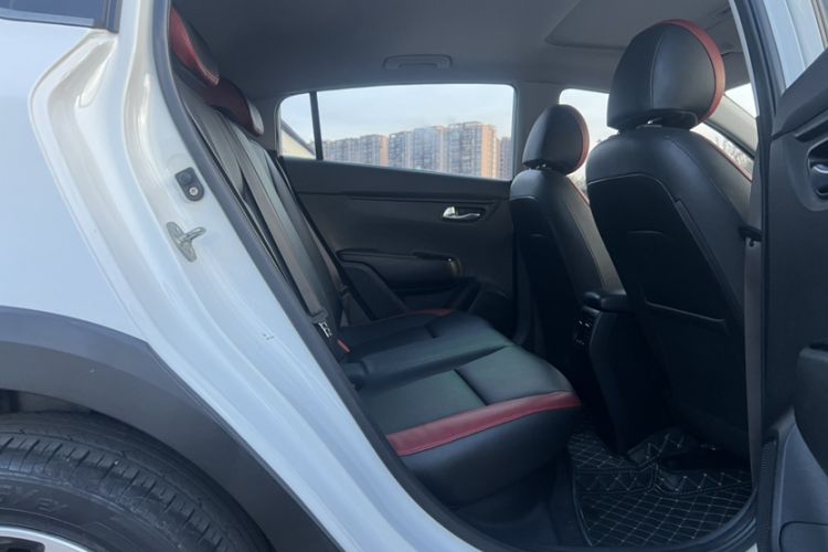 Used Kia KX Cross 2018 1.6L Automatic Dynamic Sunroof Version Interior 3