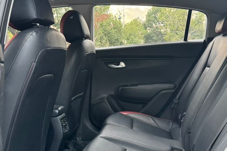Used Kia KX Cross 2018 1.6L Automatic Dynamic Sunroof Version Interior 3