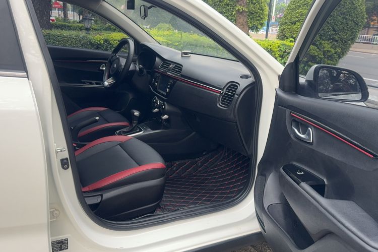 Used Kia KX Cross 2018 1.6L Automatic Dynamic Sunroof Version Interior 3