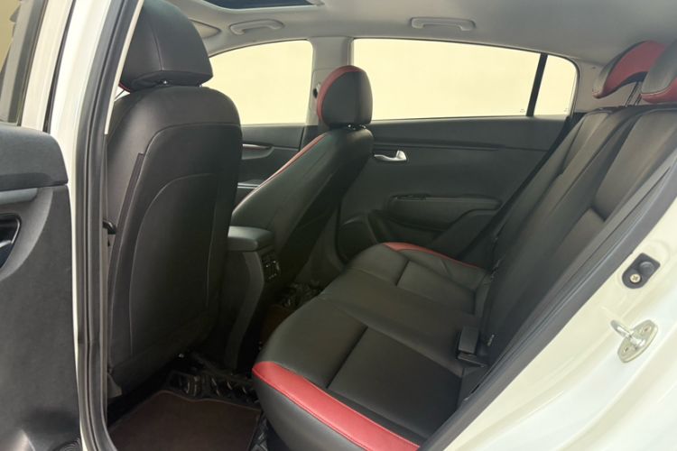 Used Kia KX Cross 2018 1.6L Automatic Dynamic Sunroof Version Interior 4