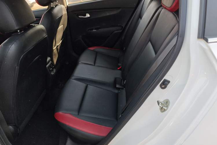 Used Kia KX Cross 2018 1.6L Automatic Dynamic Sunroof Version Interior 4