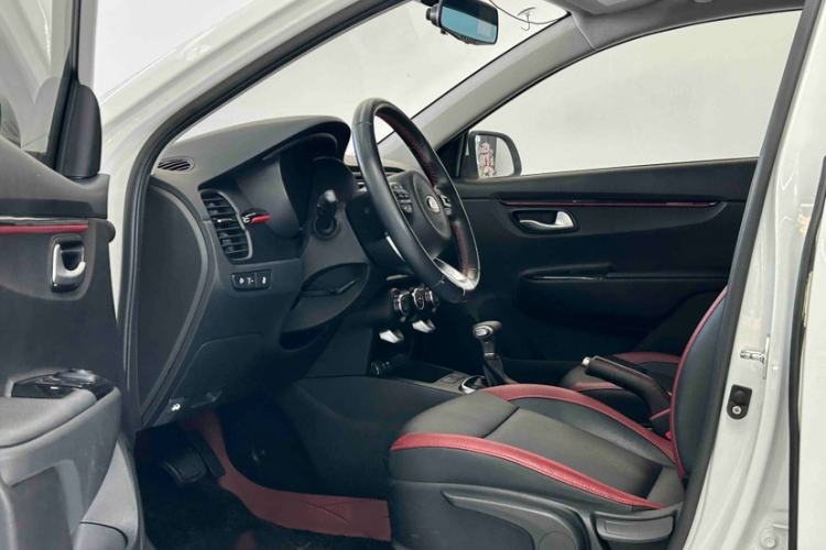 Used Kia KX Cross 2018 1.6L Automatic Dynamic Sunroof Version Interior 6
