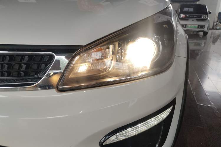 Used Kia KX Cross 2018 1.6L Automatic Dynamic Sunroof Version Left Front Headlight