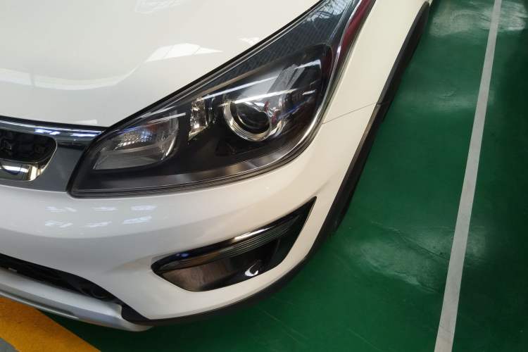 Used Kia KX Cross 2018 1.6L Automatic Dynamic Sunroof Version Left Front Headlight