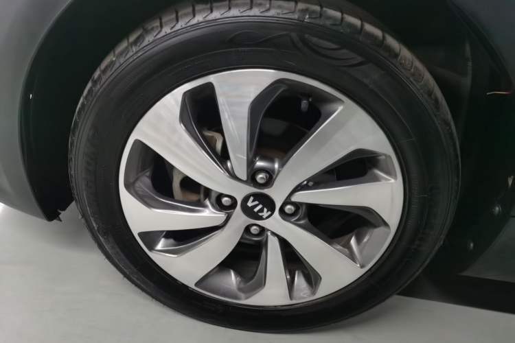 Used Kia KX Cross 2018 1.6L Automatic Dynamic Sunroof Version Left Front Wheel Hub