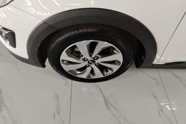 Used Kia KX Cross 2018 1.6L Automatic Dynamic Sunroof Version Left Front Wheel Hub