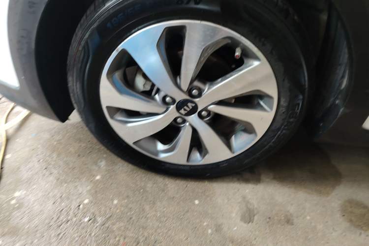 Used Kia KX Cross 2018 1.6L Automatic Dynamic Sunroof Version Left Front Wheel Hub