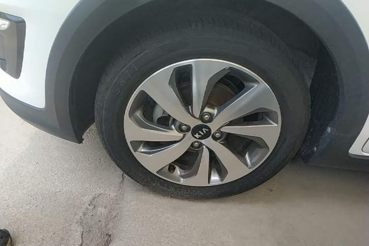 Used Kia KX Cross 2018 1.6L Automatic Dynamic Sunroof Version Left Front Wheel Hub