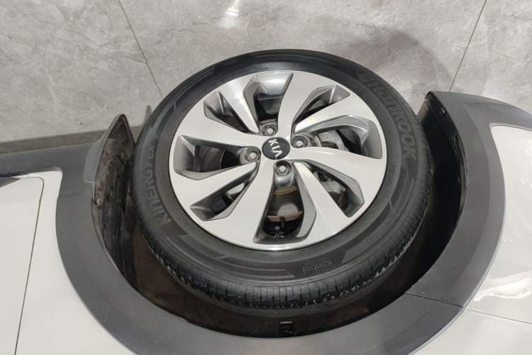 Used Kia KX Cross 2018 1.6L Automatic Dynamic Sunroof Version Left Front Wheel Hub