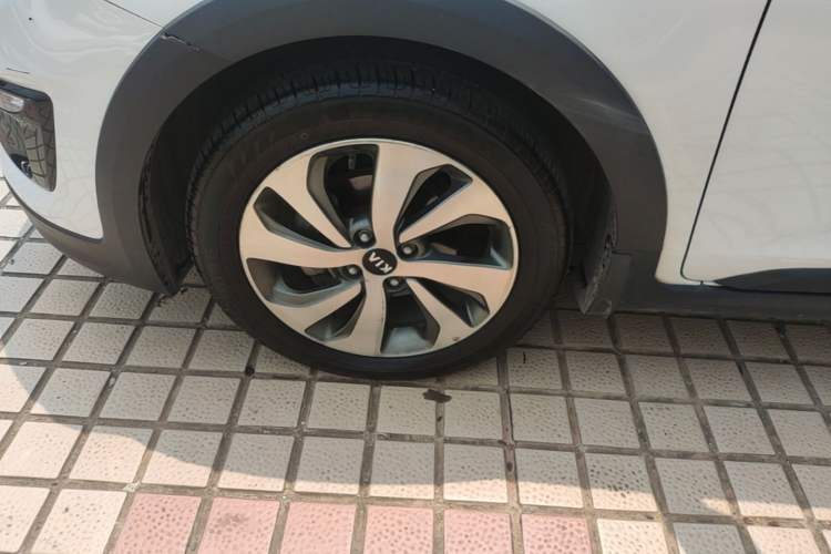 Used Kia KX Cross 2018 1.6L Automatic Dynamic Sunroof Version Left Front Wheel Hub
