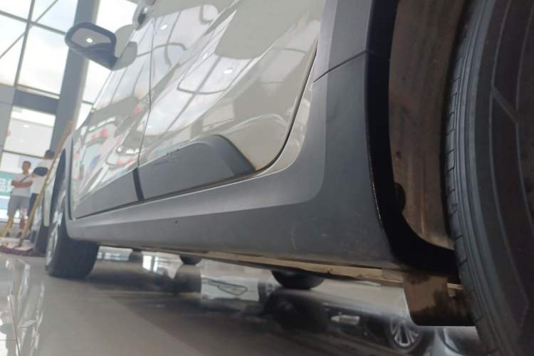 Used Kia KX Cross 2018 1.6L Automatic Dynamic Sunroof Version Left Side Sill