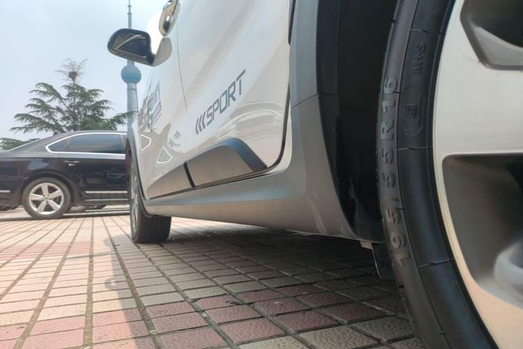 Used Kia KX Cross 2018 1.6L Automatic Dynamic Sunroof Version Left Side Sill