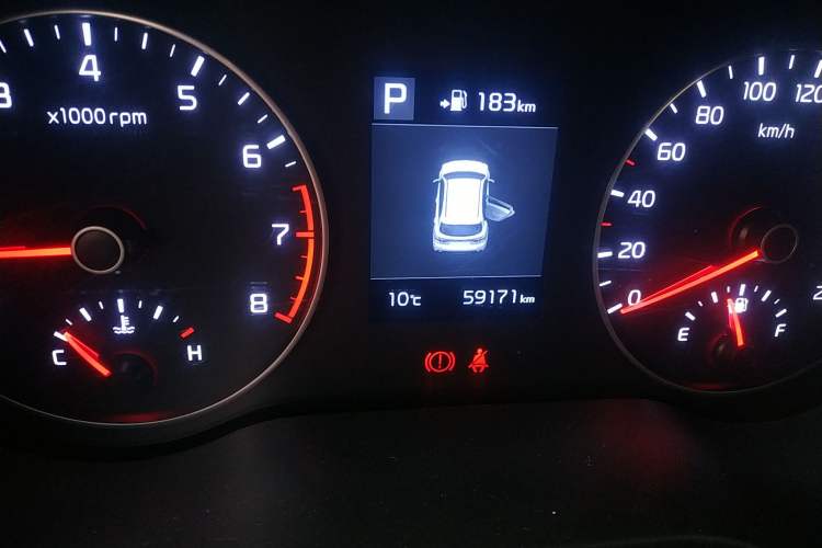 Used Kia KX Cross 2018 1.6L Automatic Dynamic Sunroof Version Odometer Close Up
