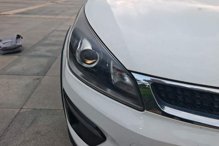 Used Kia KX Cross 2018 1.6L Automatic Dynamic Sunroof Version Right Front Headlight