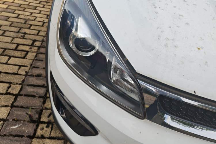 Used Kia KX Cross 2018 1.6L Automatic Dynamic Sunroof Version Right Front Headlight