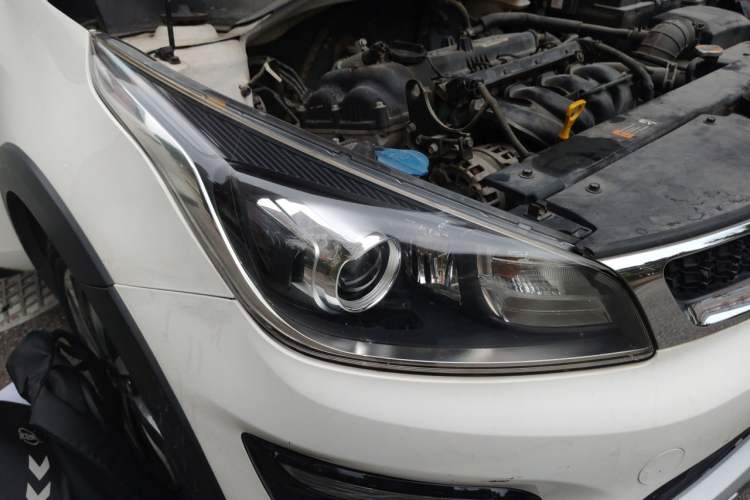 Used Kia KX Cross 2018 1.6L Automatic Dynamic Sunroof Version Right Front Headlight