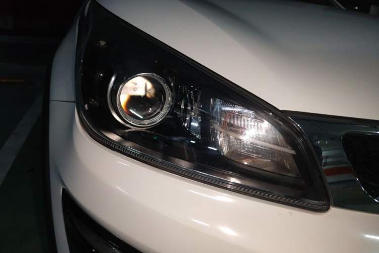 Used Kia KX Cross 2018 1.6L Automatic Dynamic Sunroof Version Right Front Headlight