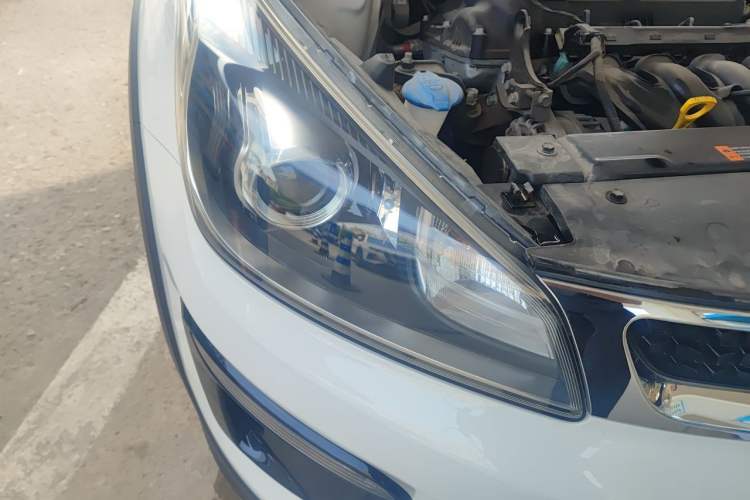 Used Kia KX Cross 2018 1.6L Automatic Dynamic Sunroof Version Right Front Headlight