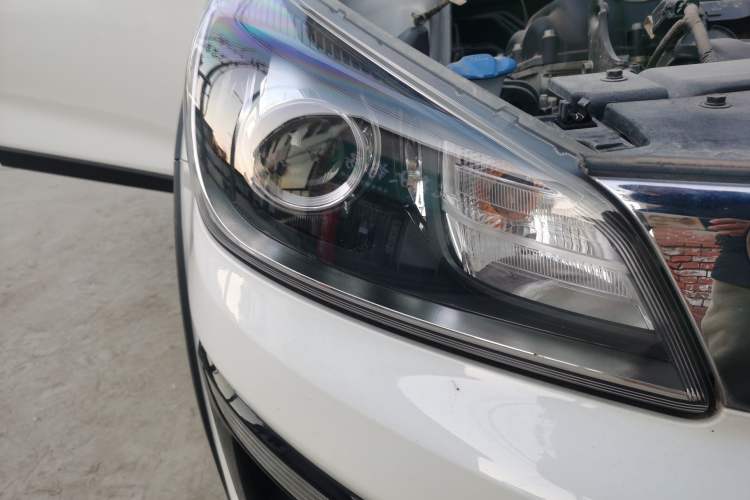 Used Kia KX Cross 2018 1.6L Automatic Dynamic Sunroof Version Right Front Headlight