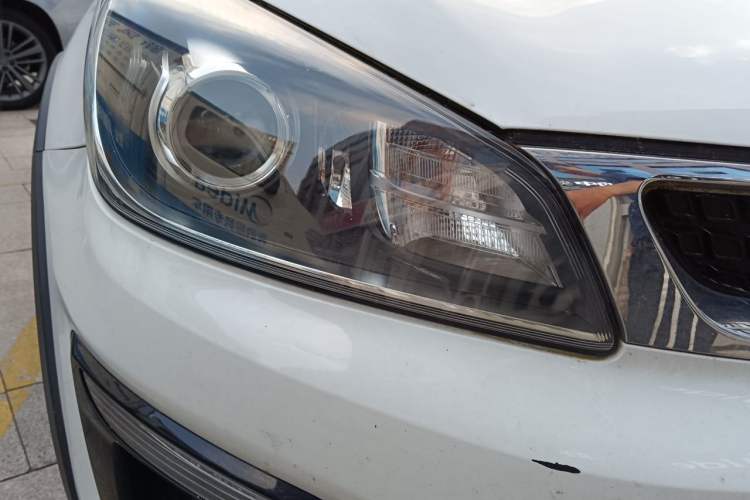 Used Kia KX Cross 2018 1.6L Automatic Dynamic Sunroof Version Right Front Headlight