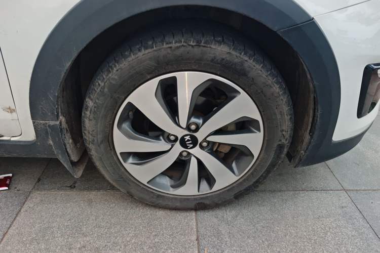 Used Kia KX Cross 2018 1.6L Automatic Dynamic Sunroof Version Right Front Wheel Hub