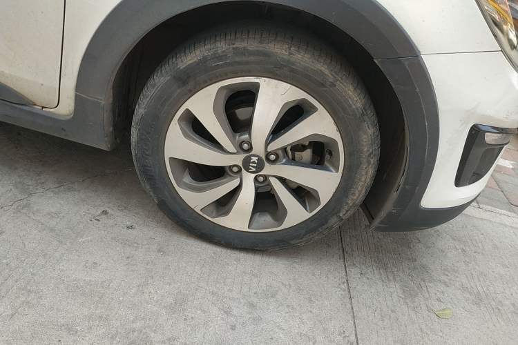 Used Kia KX Cross 2018 1.6L Automatic Dynamic Sunroof Version Right Front Wheel Hub