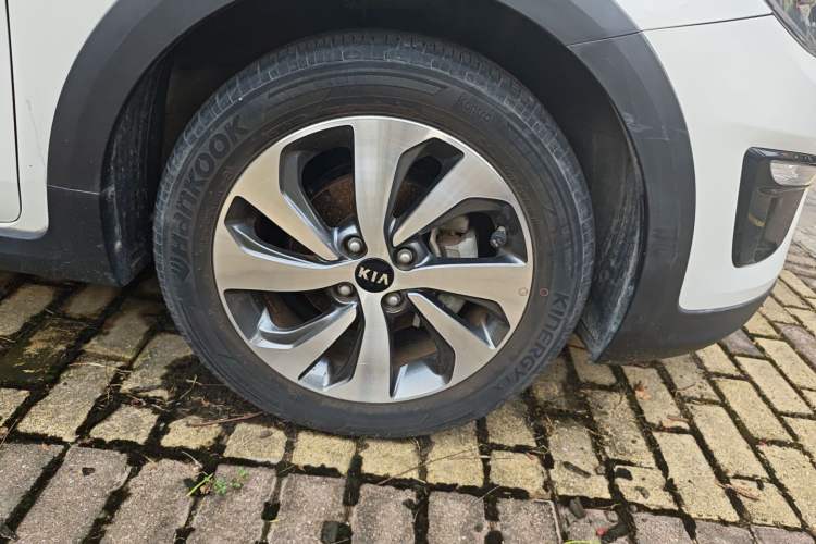 Used Kia KX Cross 2018 1.6L Automatic Dynamic Sunroof Version Right Front Wheel Hub