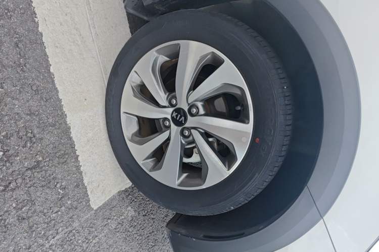 Used Kia KX Cross 2018 1.6L Automatic Dynamic Sunroof Version Right Front Wheel Hub